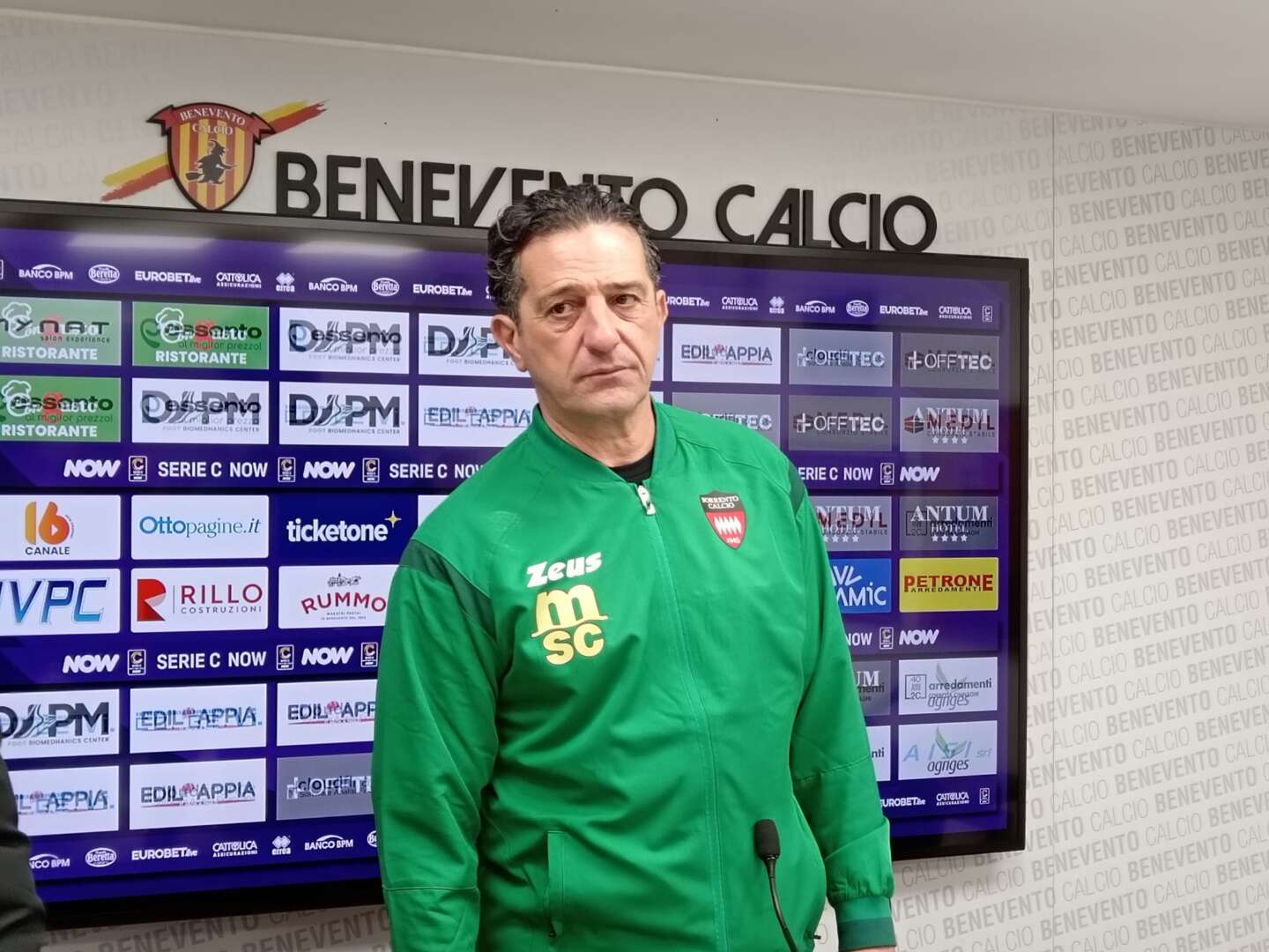 Benevento Sorrento, le parole del tecnico dei rossoneri: “Gara di grande sacrificio, non pensiamo ai playoff”