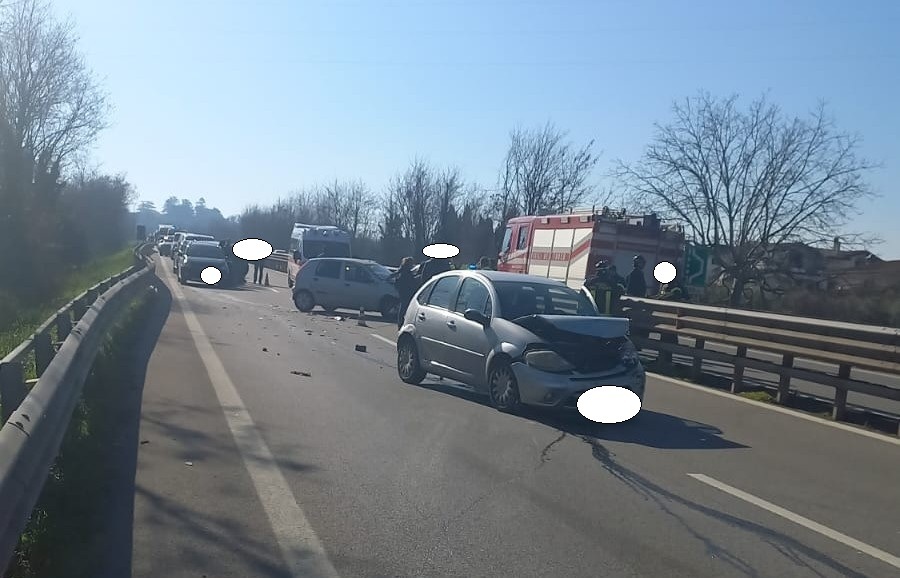 Tamponamento multiplo alle porte di Benevento: coinvolte tre auto