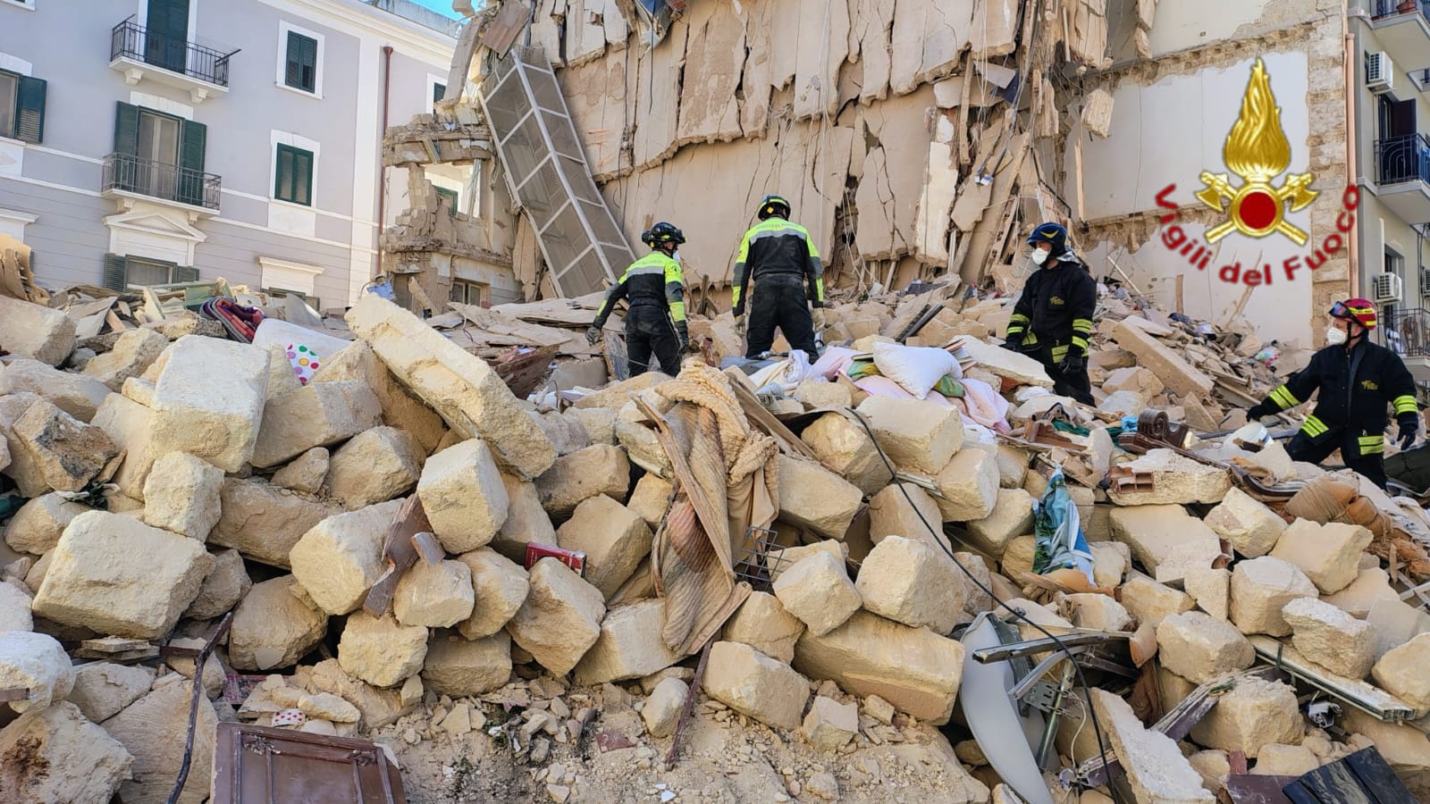 Crollo palazzina di Bari: a supporto Vigili del Fuoco di Avellino