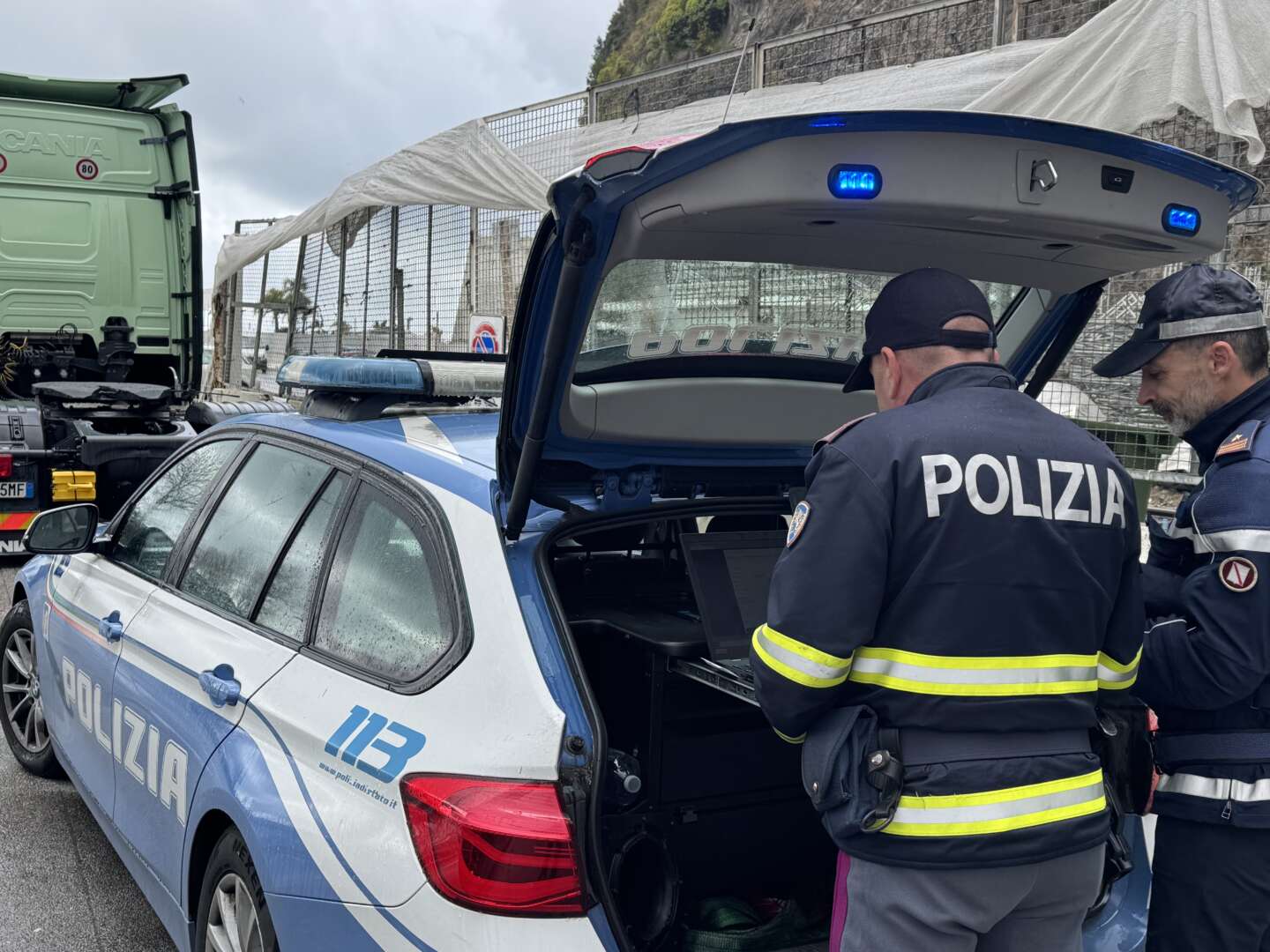 Tir, controlli in via Ligea della stradale e dei vigili