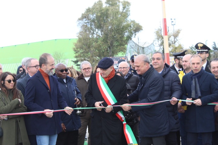 FOTO/ Fiera di San Giuseppe al via, l’assessore Ambrosone solidarizza con i negozi di vicinato: “Crisi nazionale”