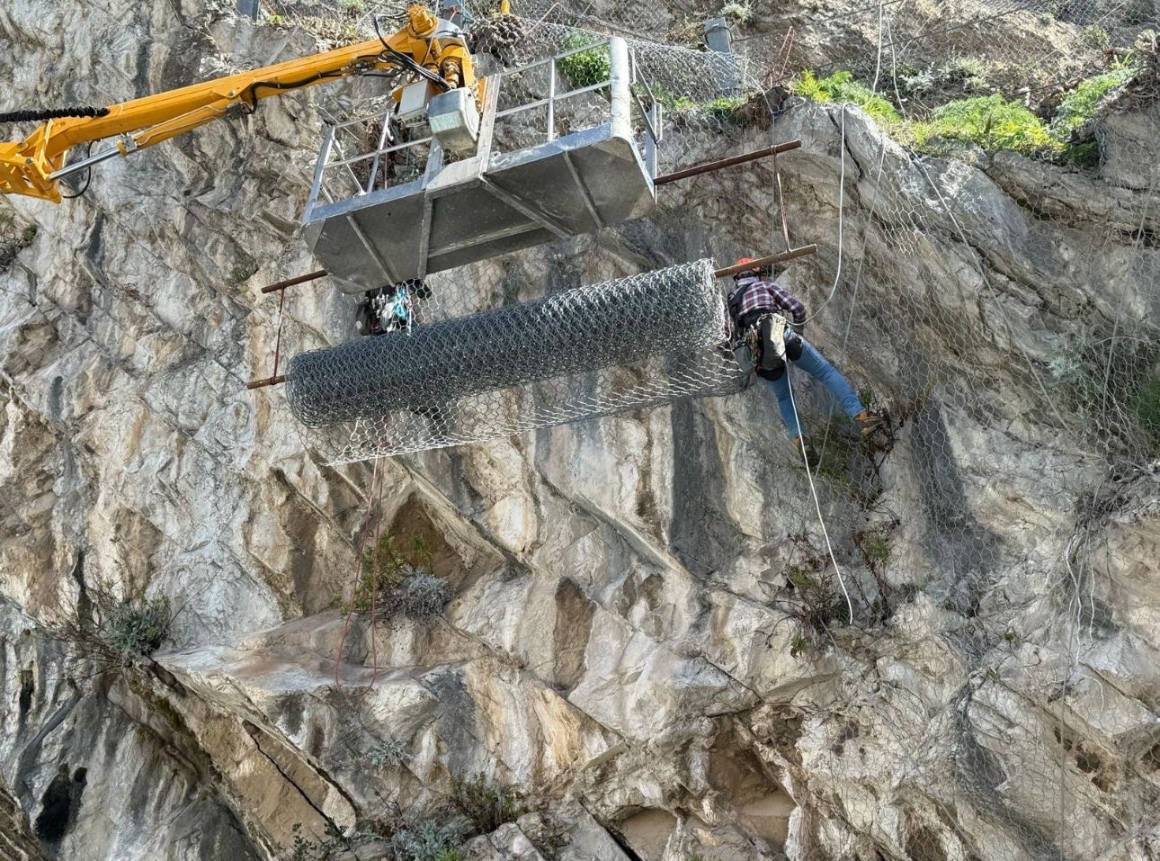 Minori, lavori di sicurezza alla grotta del depuratore