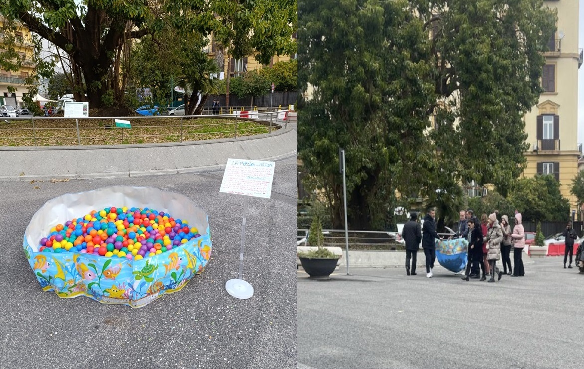 FOTO/ Napoli, l’artista provoca contro la chiusura di piazza degli Artisti: piscina rimossa da polizia locale